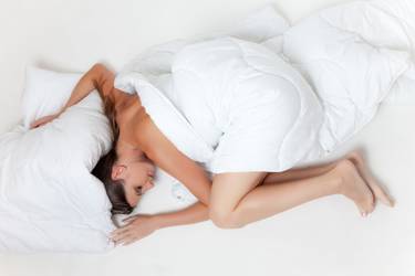 5 привычек перед сном, которые портят вашу кожу