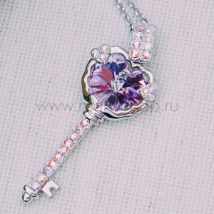 Кулон Ключ с фиолетовым кристаллом Сваровски