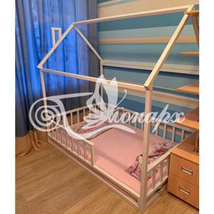Детская кроватка-домик Малыш-4