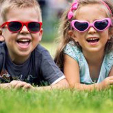 Выбирайте лучшие солнцезащитные очки для детей!