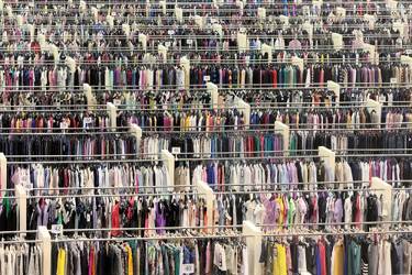 «Сток Маркет» — это доступная одежда оптом по низким ценам, это выгодные совместные покупки.