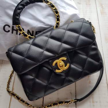 Классическая сумка из натуральной кожи Chanel!