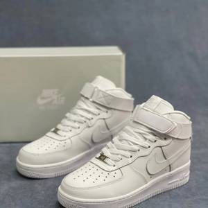 Кроссовки зимние унисекс Nike Air Force 1 Low белого цвета'