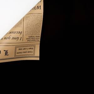 Корейская плёнка двухсторонняя «Газета» натуральный 58см х 58см х 20шт Чёрный