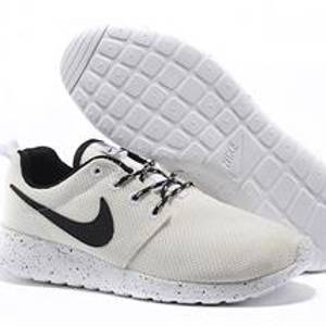 Nike Roshe Run белые с черным (35-40)