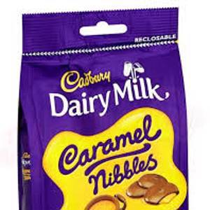 Шоколадные конфеты Cadbury Caramel Nibbles 80 гр